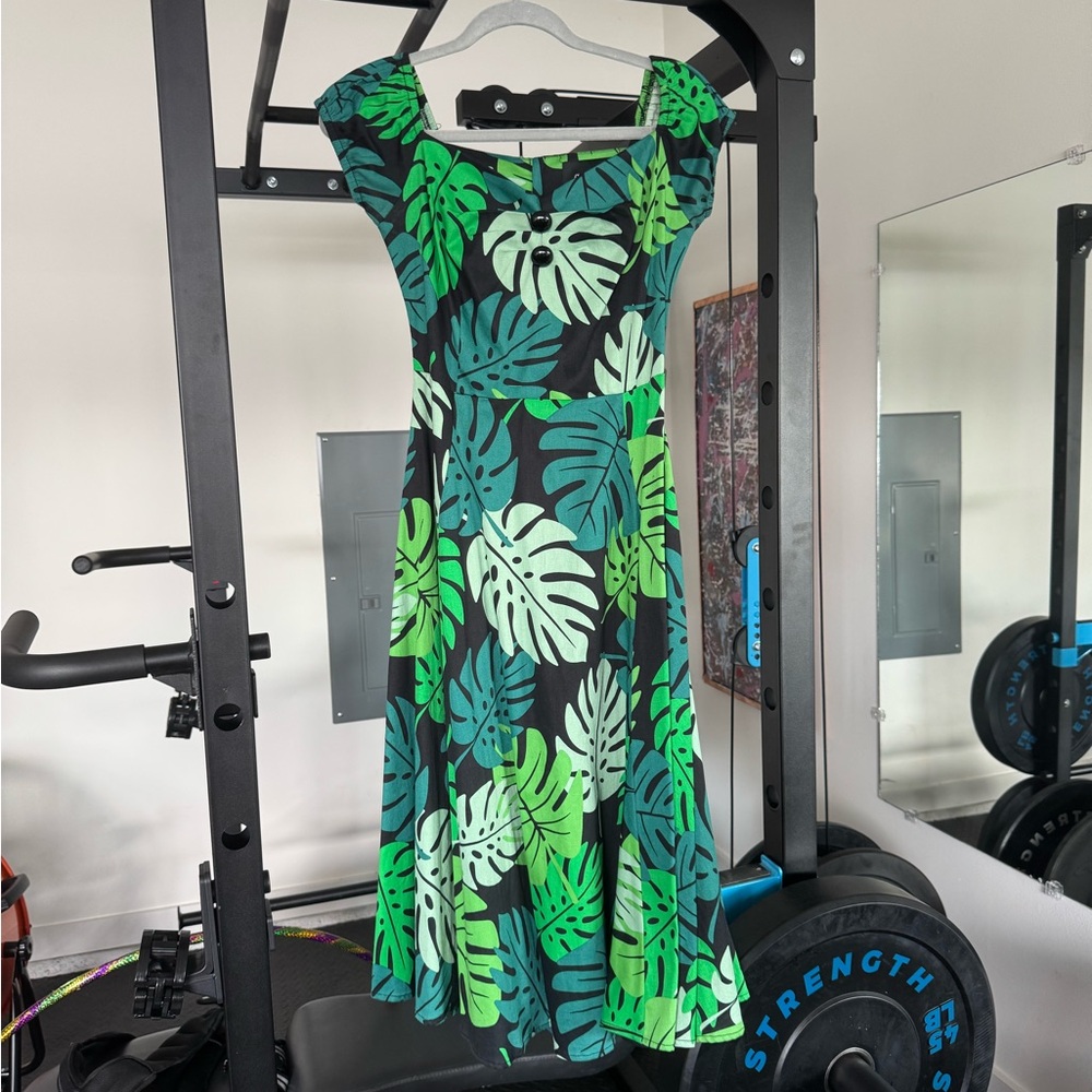Collectif Green Leaf Print Midi Dress